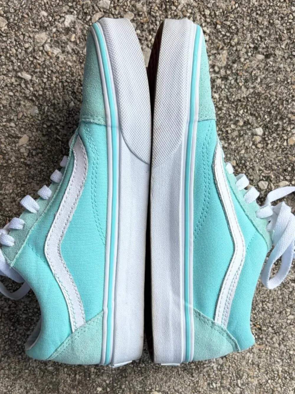 Classic Old Skool Vans in Aruba Blue / Tiffany Blue Women's Size 6.5